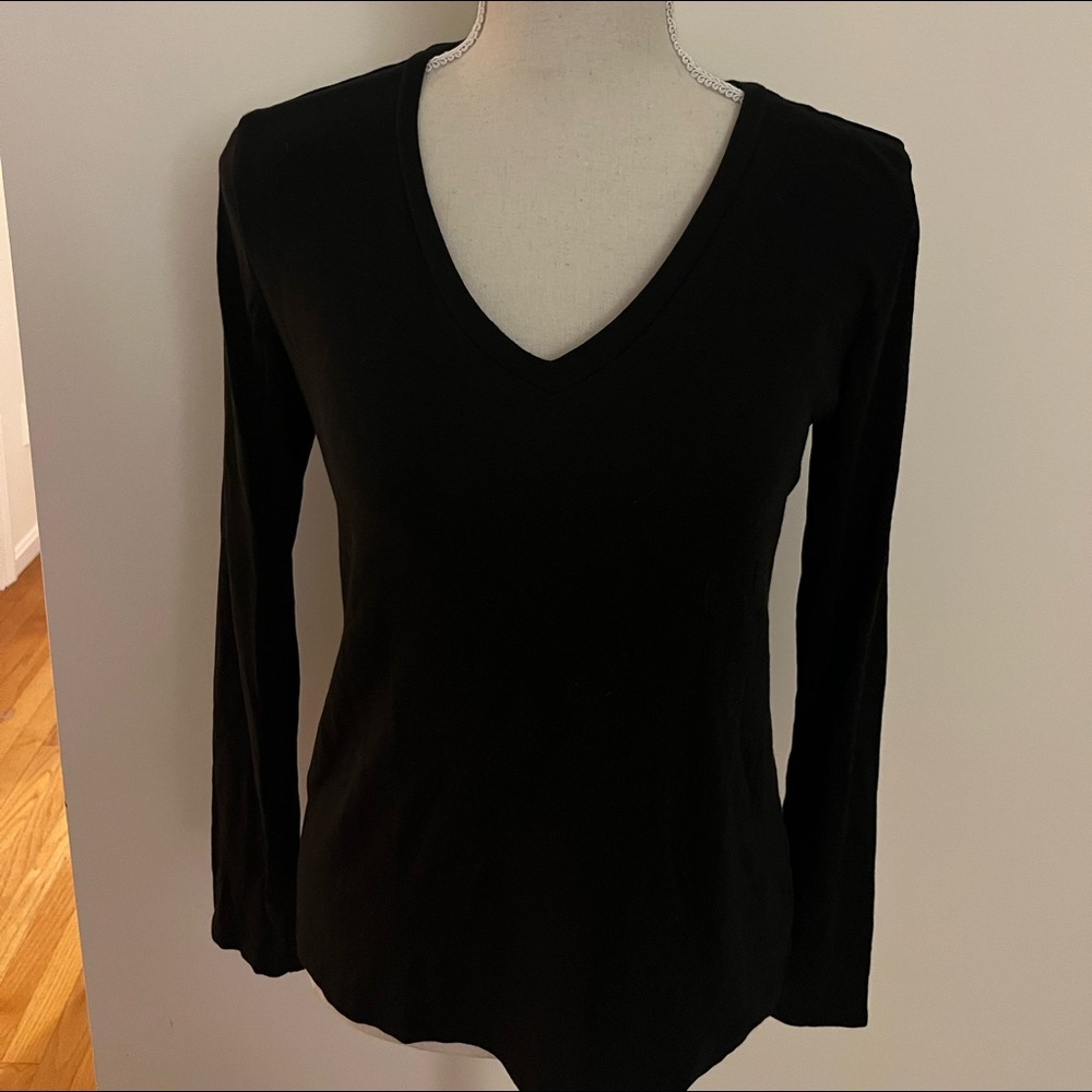 Black essential long sleeved top